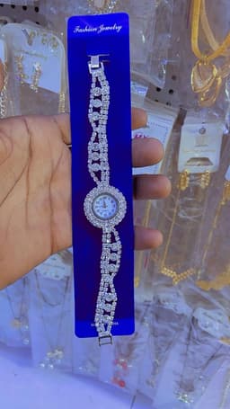 Thumbnail Image Montre-bracelet étincelante en strass